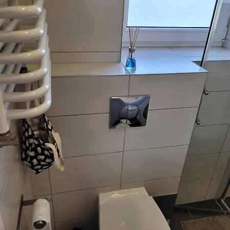 Lipek 롯지 우스트론