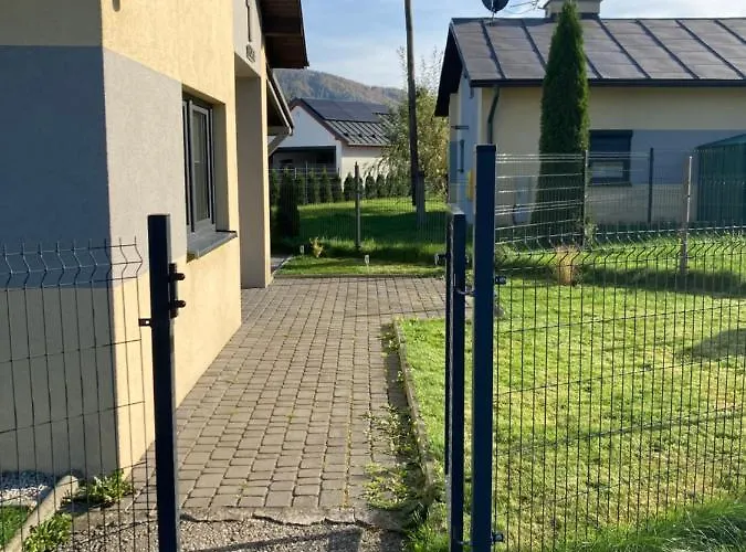 Lipek 롯지 우스트론